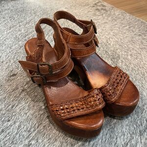 BED Stu Kenya Cognac Leather Heeled Wood Platform Sandals Sz 8.5